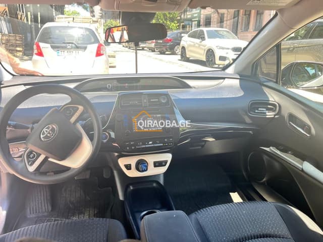 ქირავდება 2018 Toyota Prius ბათუმში - სურათი 3